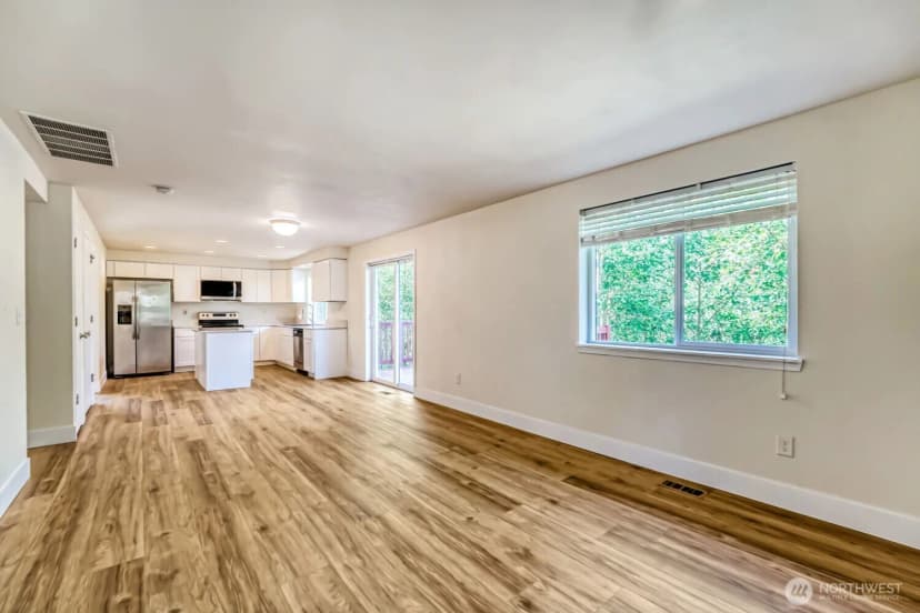 Property photo for 23419 23rd Avenue S, Des Moines photo 4