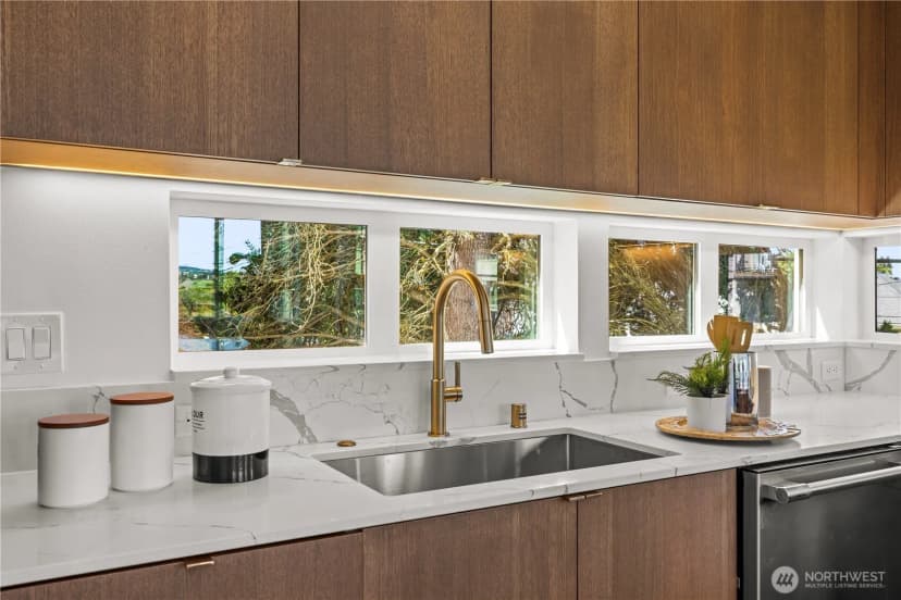 Property photo for 2456 55th Avenue Sw, Seattle photo 4