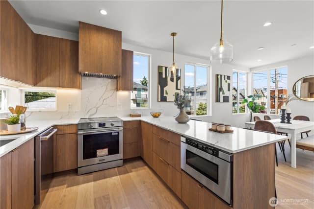Property photo for 2456 55th Avenue Sw, Seattle photo 3