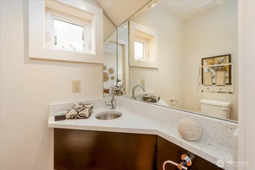 Property photo for 427 13th Avenue E #c, Seattle photo 16
