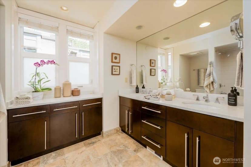 Property photo for 427 13th Avenue E #c, Seattle photo 23