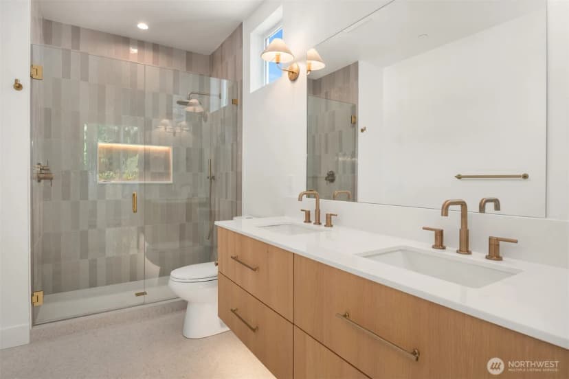 Property photo for 2454 55th Avenue Sw #a, Seattle photo 11