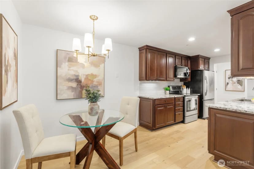 Property photo for 18523 68th Avenue Ne #102, Kenmore photo 11