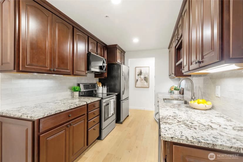 Property photo for 18523 68th Avenue Ne #102, Kenmore photo 8