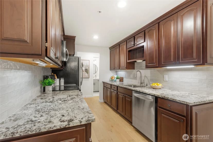 Property photo for 18523 68th Avenue Ne #102, Kenmore photo 6