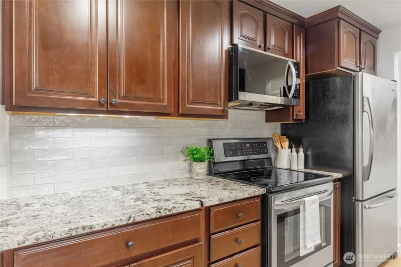 Property photo for 18523 68th Avenue Ne #102, Kenmore photo 7