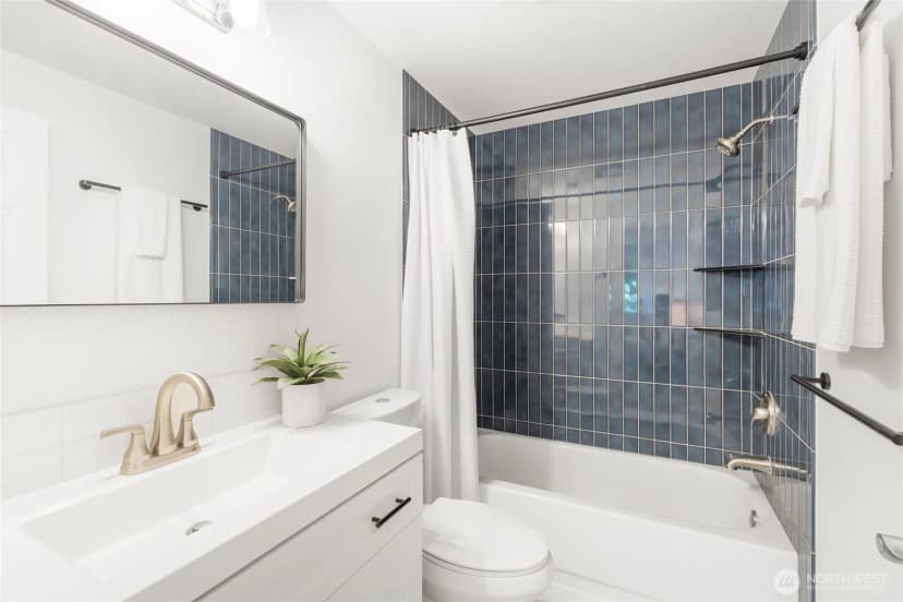 Property photo for 18523 68th Avenue Ne #102, Kenmore photo 17