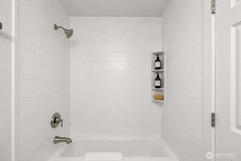 Property photo for 14300 32nd Avenue Ne #410, Seattle photo 11