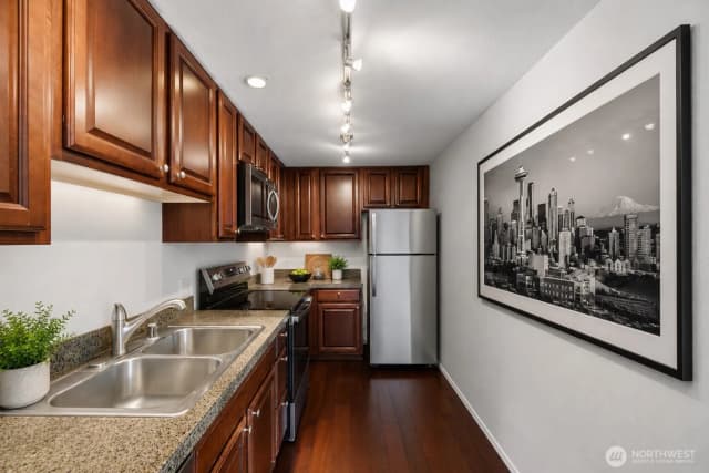 Property photo for 14300 32nd Avenue Ne #410, Seattle photo 4