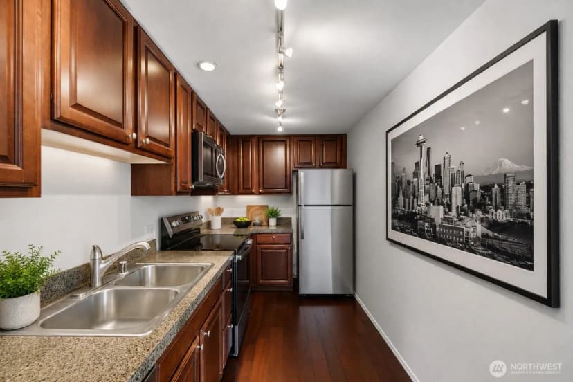 Property photo for 14300 32nd Avenue Ne #410, Seattle photo 4