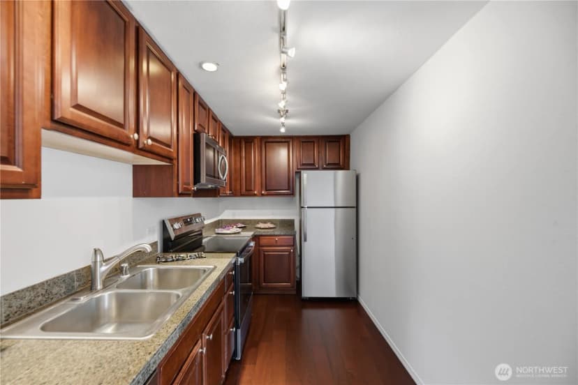 Property photo for 14300 32nd Avenue Ne #410, Seattle photo 18