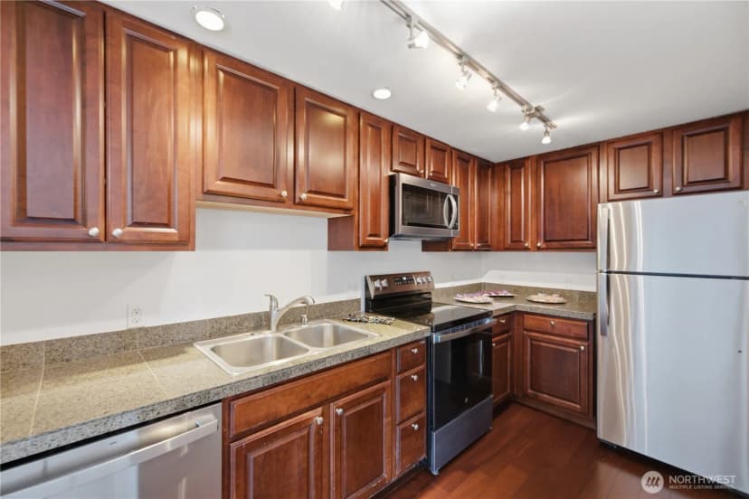 Property photo for 14300 32nd Avenue Ne #410, Seattle photo 19