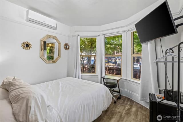 Property photo for 1225 E Jefferson Street, Seattle photo 4