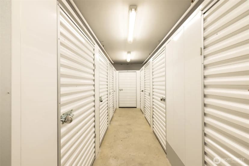 Property photo for 10650 Ne 9th Place #1023, Bellevue photo 18