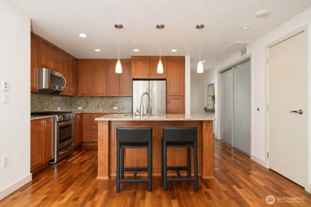 Property photo for 10650 Ne 9th Place #1023, Bellevue photo 4