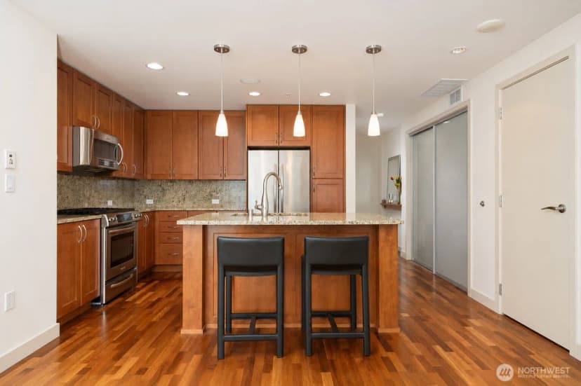 Property photo for 10650 Ne 9th Place #1023, Bellevue photo 4