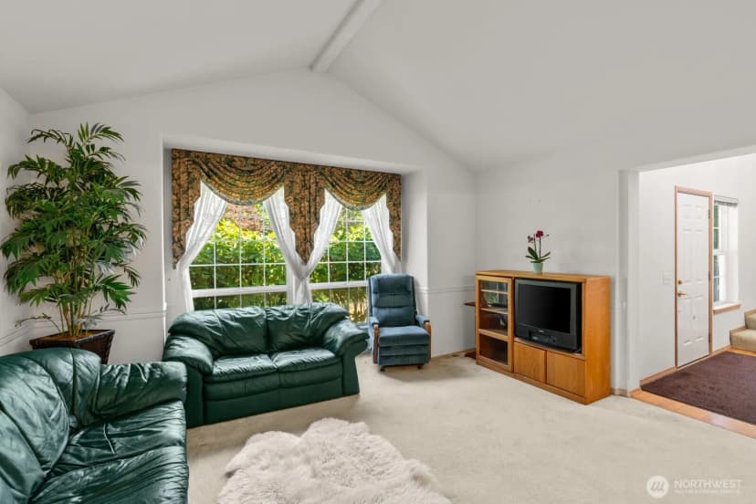 Property photo for 5724 Hillpointe Circle, Lynnwood photo 8