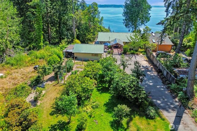 Property photo for 7324 Puget Beach Road Ne, Olympia photo 2