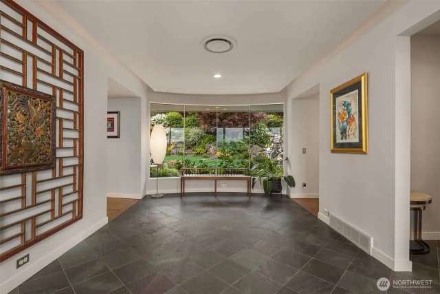Property photo for 6340 Ne Windermere Road, Seattle photo 4