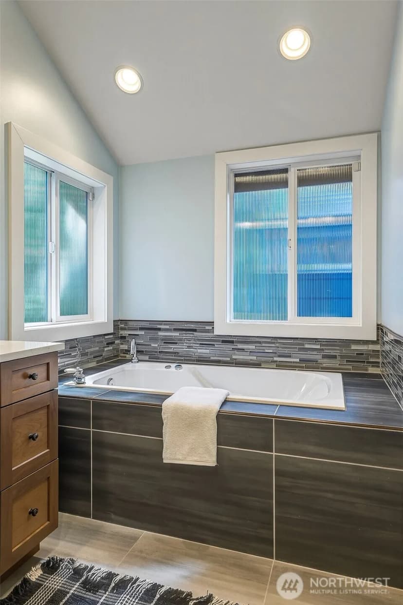 Property photo for 11350 28th Avenue Ne, Seattle photo 20