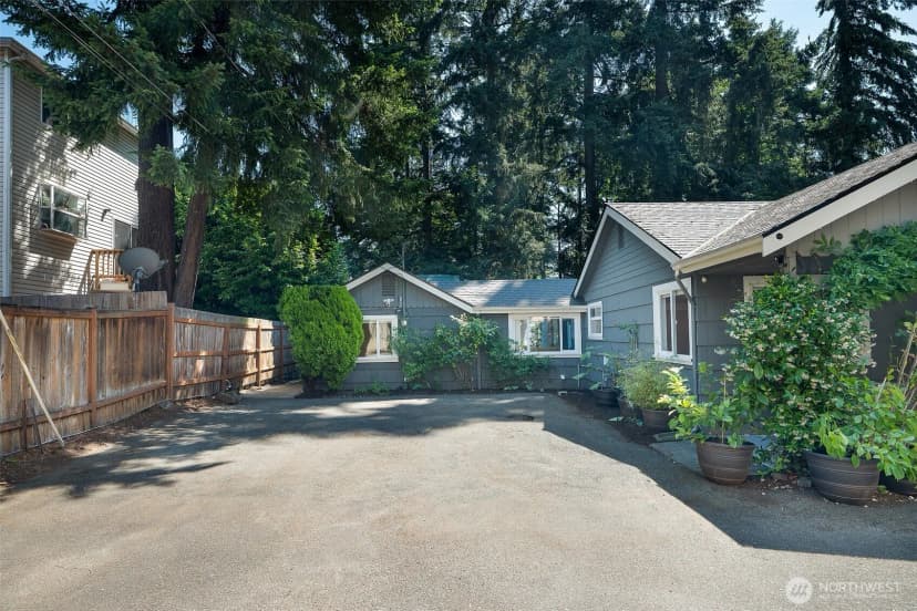 Property photo for 11350 28th Avenue Ne, Seattle photo 36
