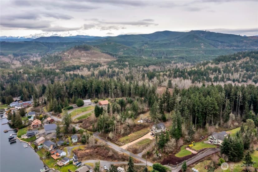 Property photo for 12120 S Clear Lake Road E, Eatonville photo 4