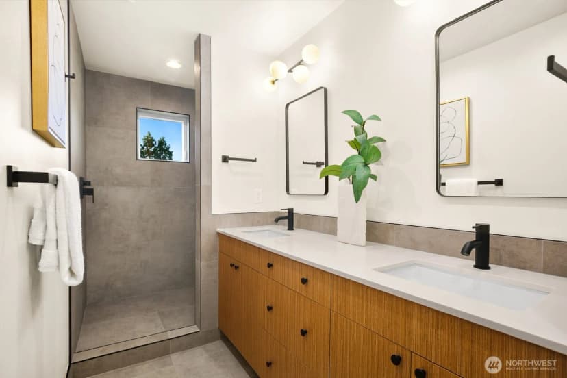 Property photo for 5053 35th Avenue Sw, Seattle photo 12