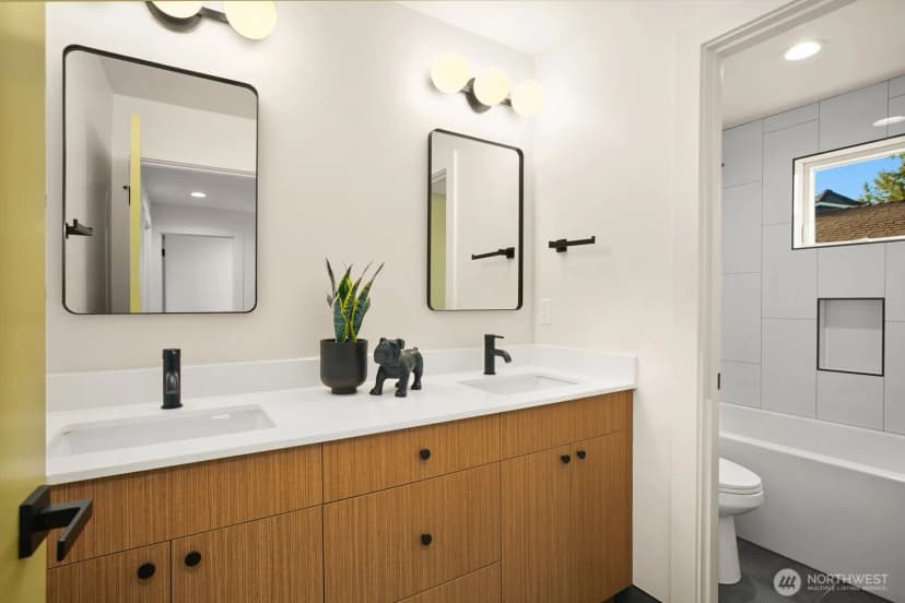 Property photo for 5053 35th Avenue Sw, Seattle photo 17