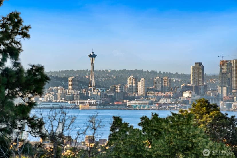Property photo for 5053 35th Avenue Sw #b, Seattle