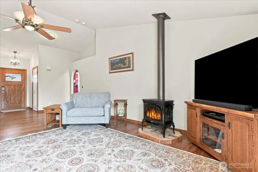 Property photo for 504 N Lark Drive, Ridgefield photo 9