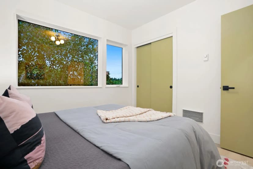 Property photo for 5051 35th Avenue Sw, Seattle photo 11