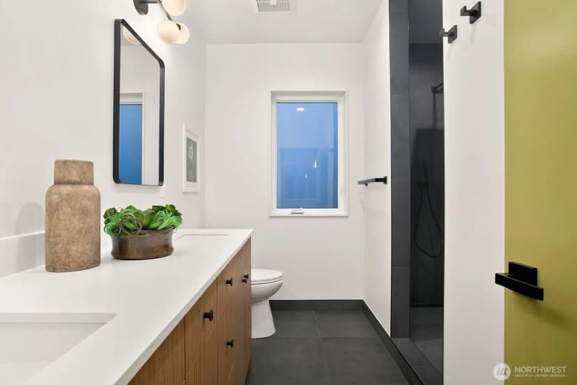 Property photo for 5051 35th Avenue Sw, Seattle photo 12
