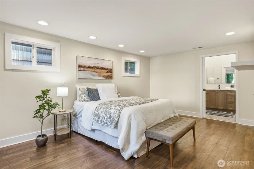 Property photo for 11350 28th Avenue Ne, Seattle photo 16