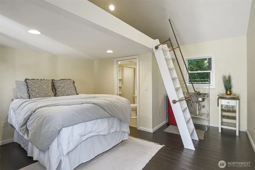 Property photo for 11350 28th Avenue Ne, Seattle photo 32