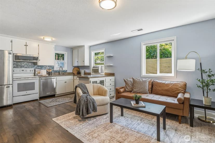 Property photo for 11350 28th Avenue Ne, Seattle photo 4