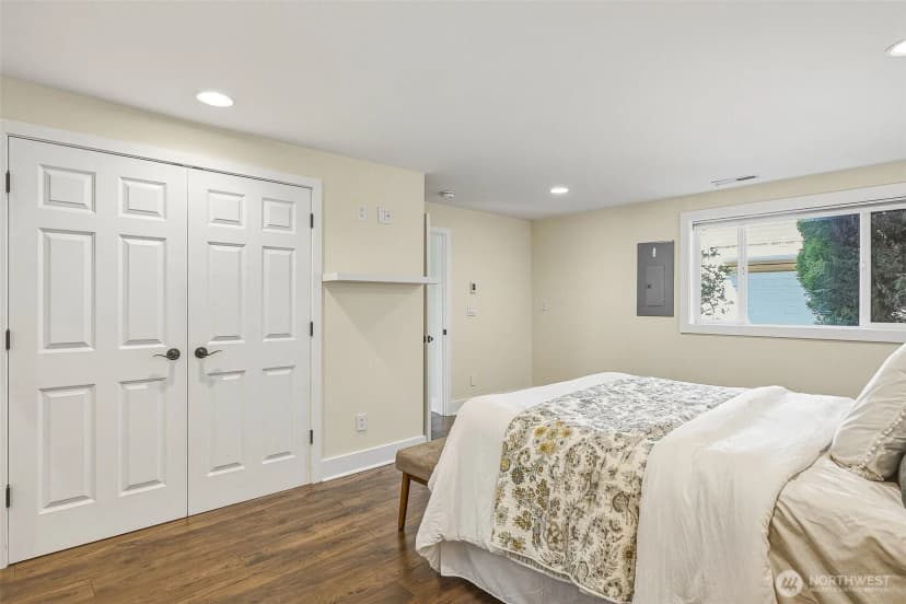 Property photo for 11350 28th Avenue Ne, Seattle photo 17