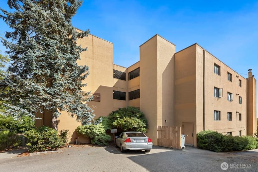 Property photo for 3710 25th Place W #405, Seattle photo 32