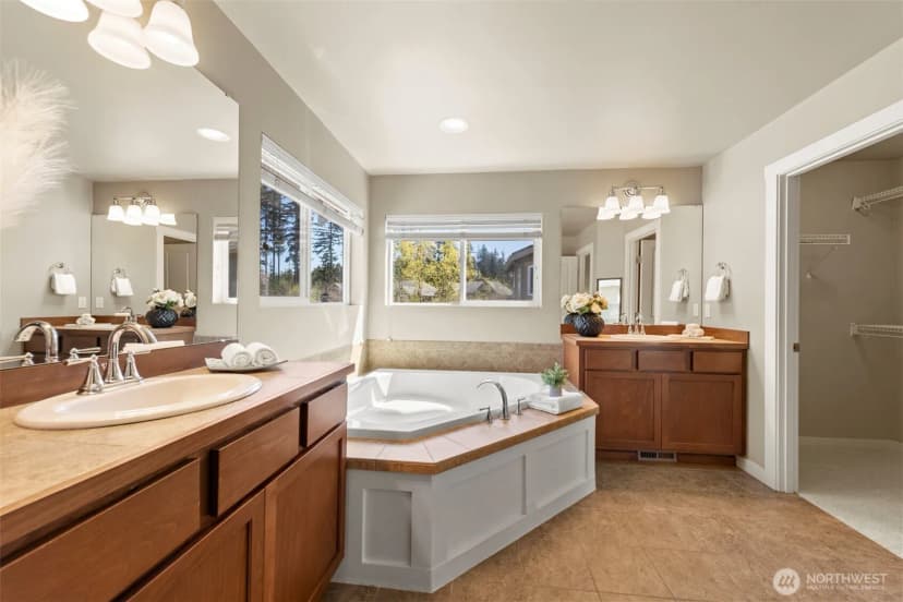 Property photo for 10212 242nd Avenue Ne, Redmond photo 14
