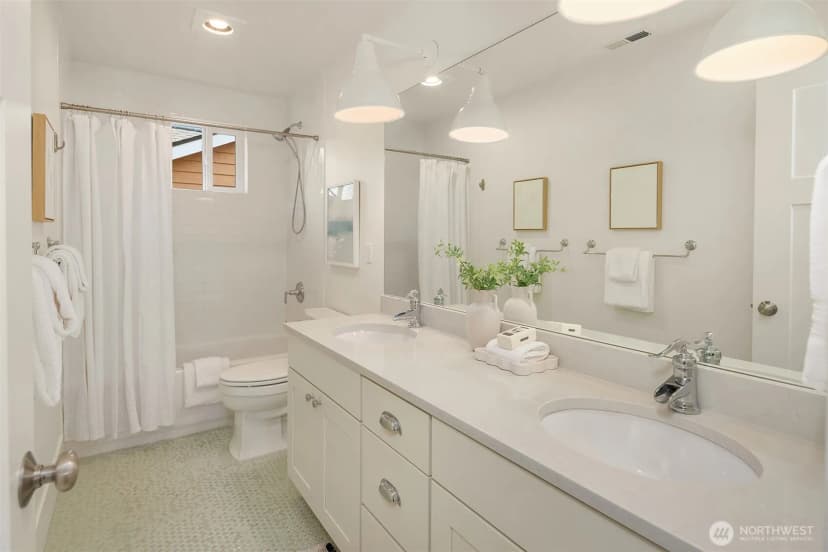 Property photo for 7051 34th Avenue Ne, Seattle photo 23