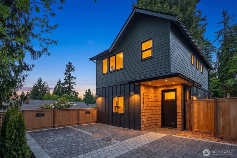 Property photo for 12414 Ne 72nd Street, Kirkland photo 3