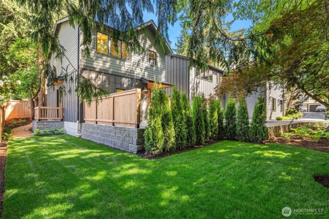 Property photo for 12414 Ne 72nd Street, Kirkland