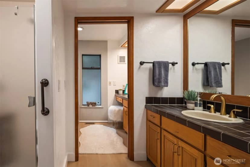 Property photo for 1627 California Avenue Sw #2, Seattle photo 17