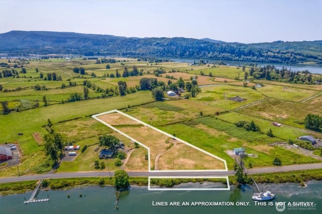 Property photo for 411 W Birnie Slough Road, Cathlamet photo 2