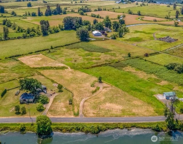 Property photo for 411 W Birnie Slough Road, Cathlamet photo 3