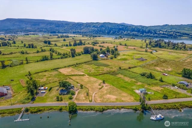 Property photo for 411 W Birnie Slough Road, Cathlamet