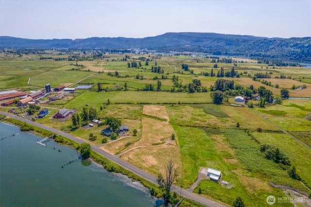 Property photo for 411 W Birnie Slough Road, Cathlamet photo 4