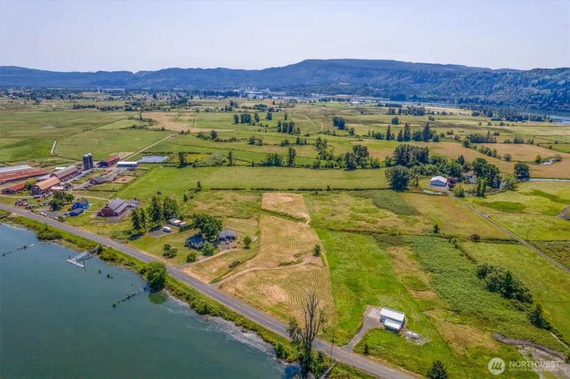 Property photo for 411 W Birnie Slough Road, Cathlamet photo 4