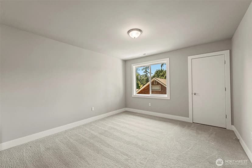 Property photo for 15204 Greenwood Avenue N, Shoreline photo 24