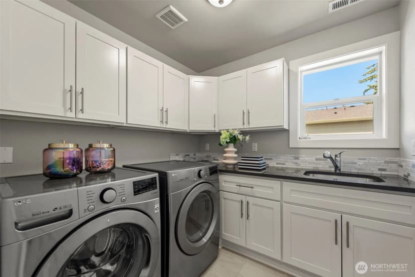 Property photo for 15204 Greenwood Avenue N, Shoreline photo 28