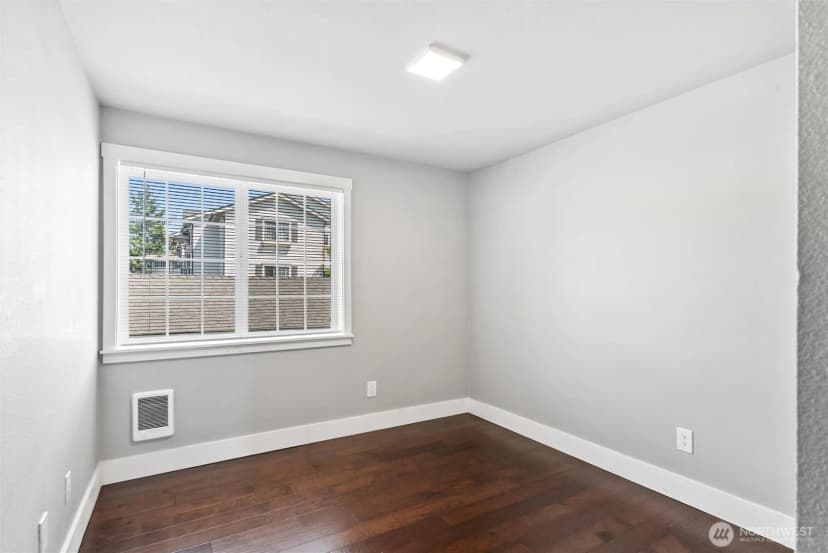 Property photo for 12404 E Gibson Road #m202, Everett photo 16